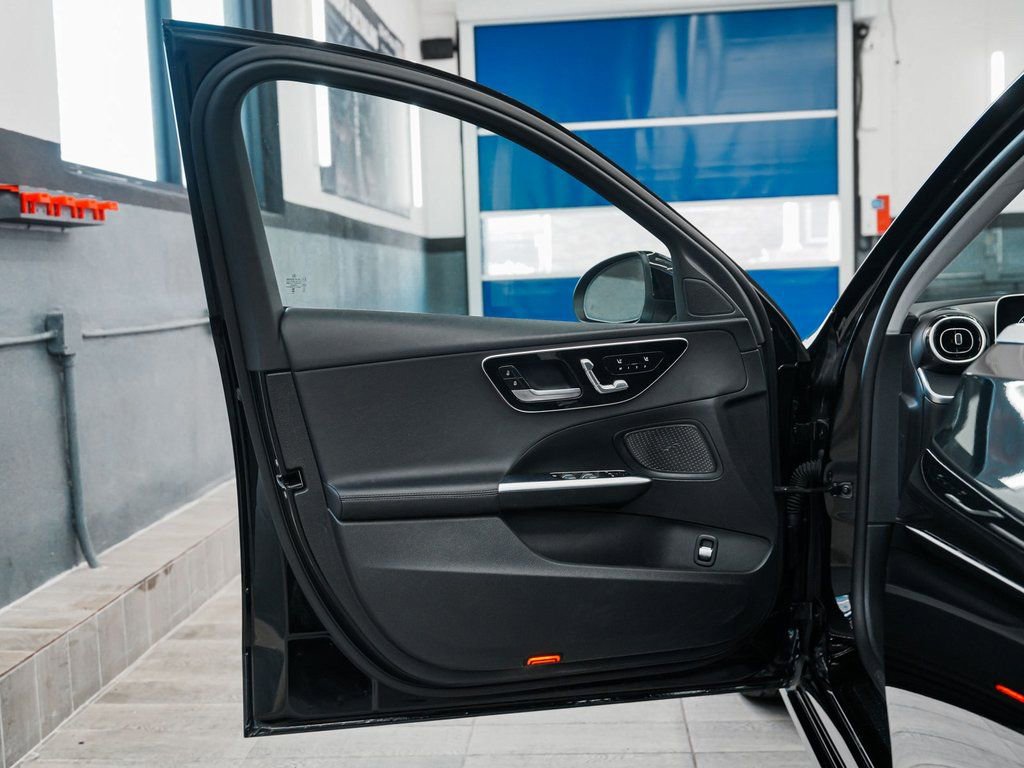 Used 2025 Mercedes-Benz C 300 4MATIC Sedan image 10
