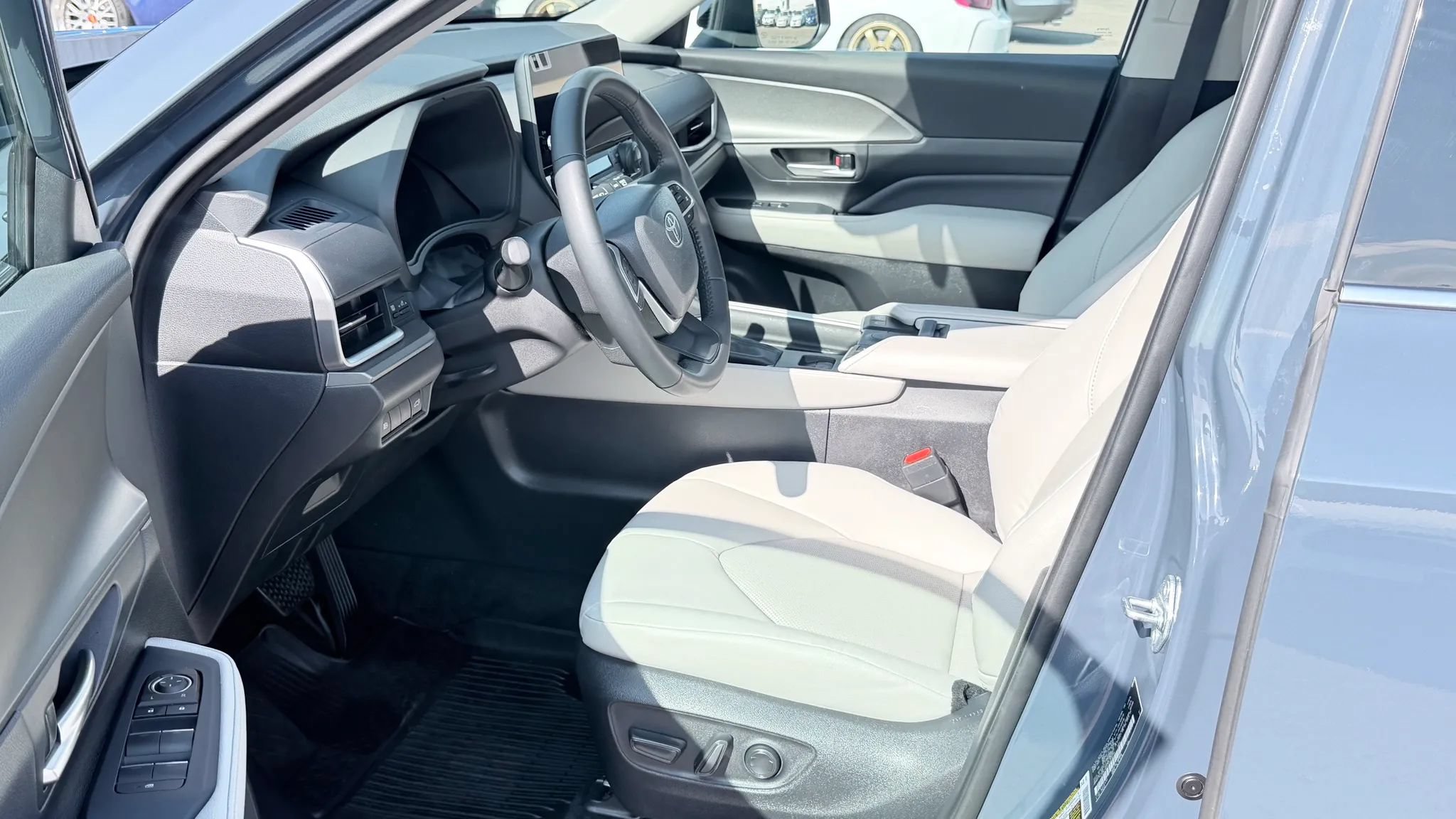 Used 2025 Toyota Grand Highlander AWD Hybrid image 13