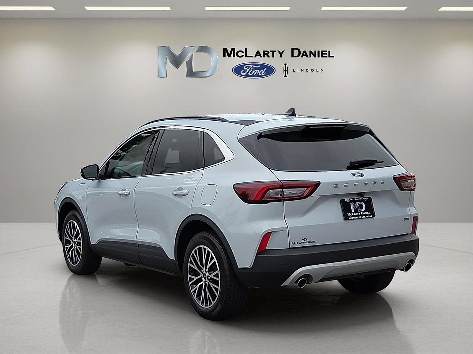 Certified 2025 Ford Escape SE FWD image 4