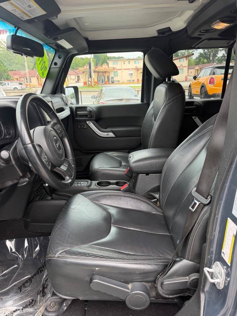 Used 2017 Jeep Wrangler Unlimited Sahara w/ Connectivity Group AWD/4WD image 11