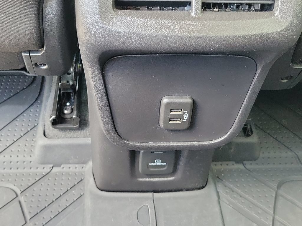 Used 2024 Chevrolet Equinox LT FWD image 32