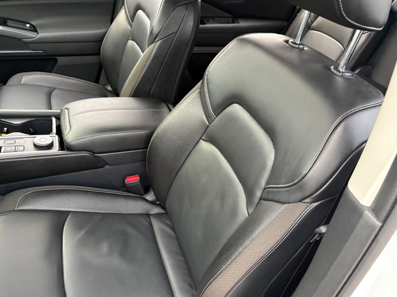 Certified 2025 Nissan Pathfinder SL image 30