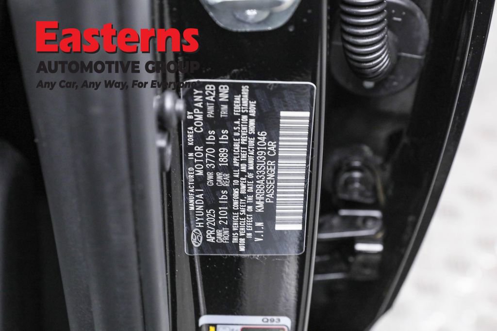 Used 2025 Hyundai Venue SE image 34