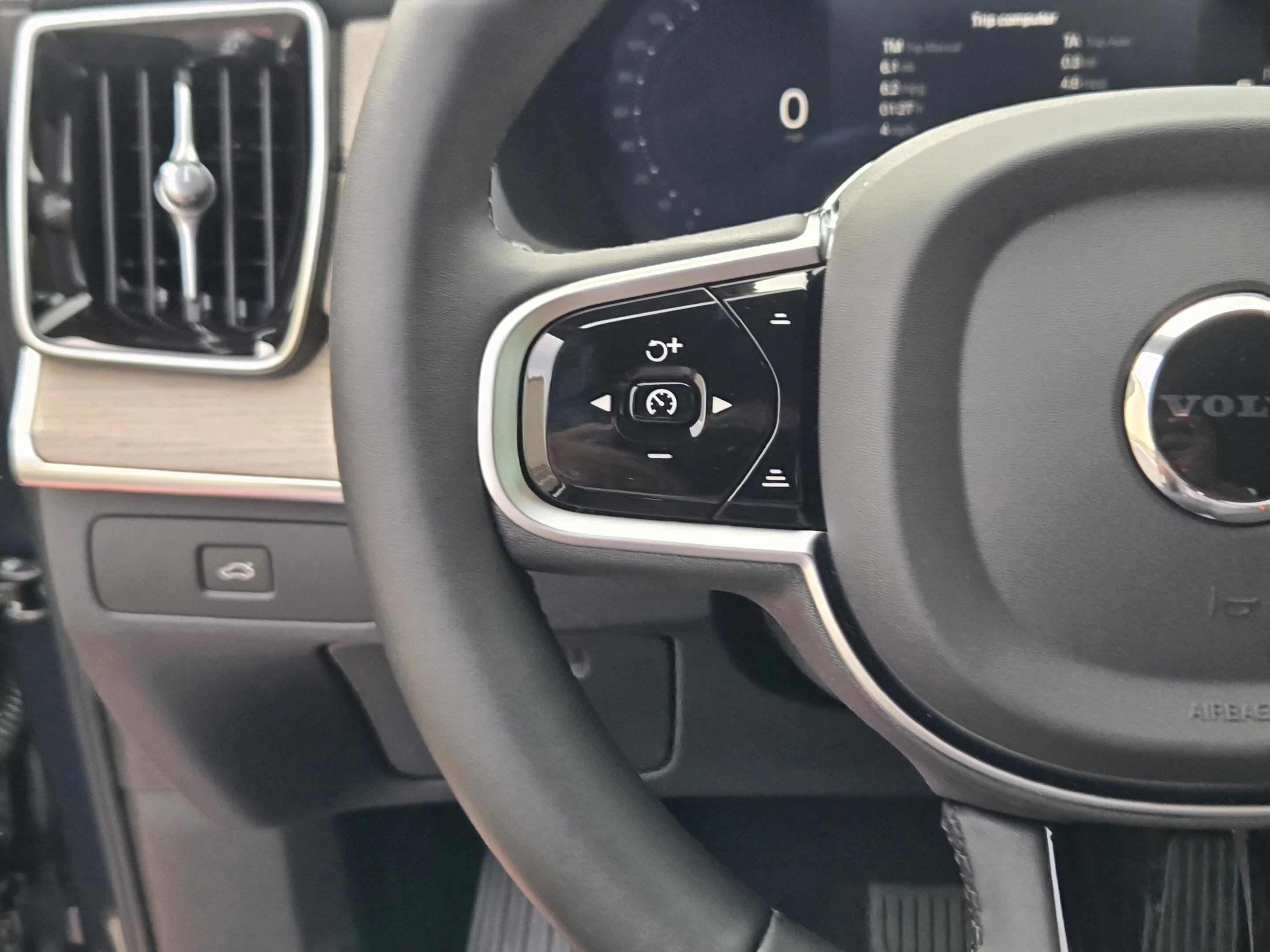 New 2026 Volvo XC90 B6 Plus w/ Protection Package Premier image 22