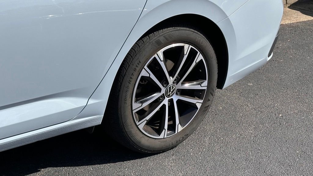 Used 2025 Volkswagen Jetta Sport image 12