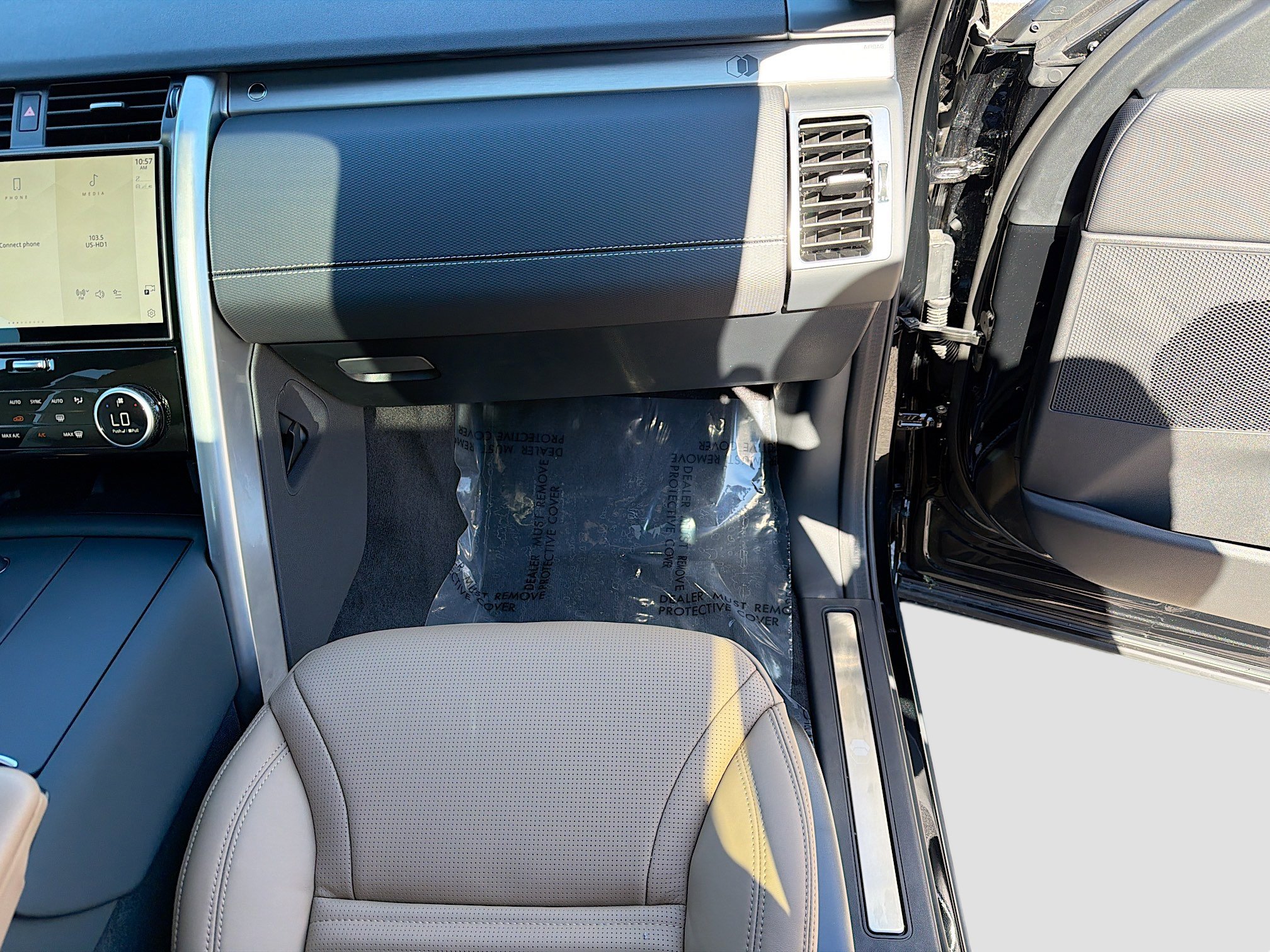 New 2026 Land Rover Discovery Limited Edition image 18