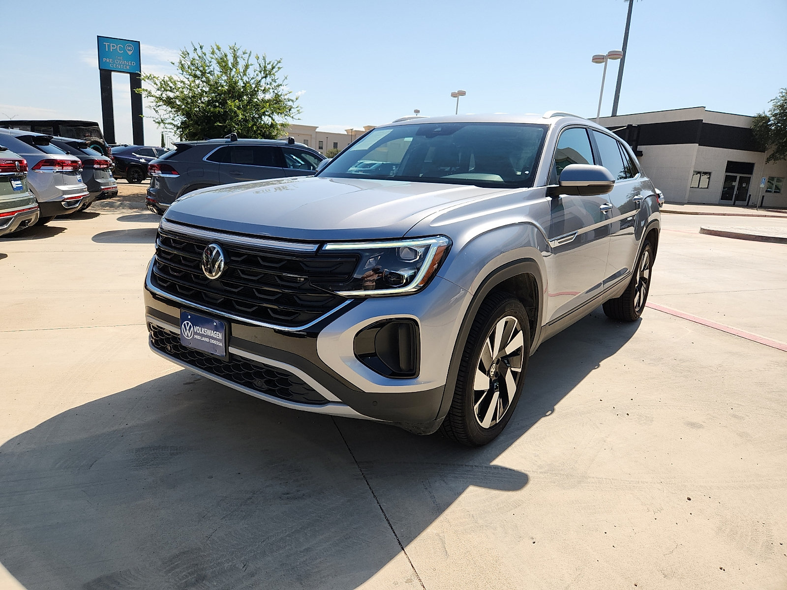 Certified 2025 Volkswagen Atlas Cross Sport SE FWD video 3