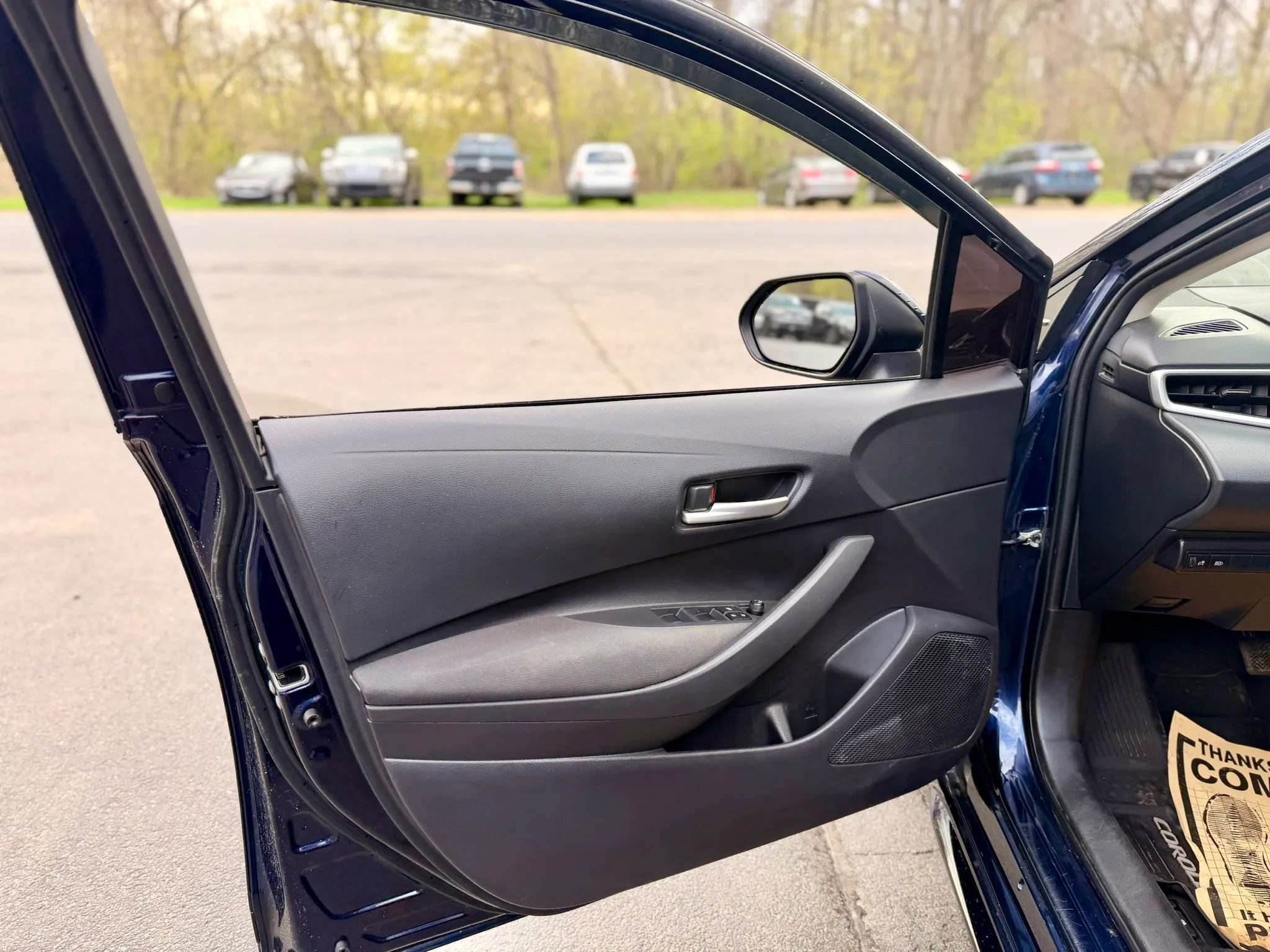 Used 2020 Toyota Corolla LE FWD image 11