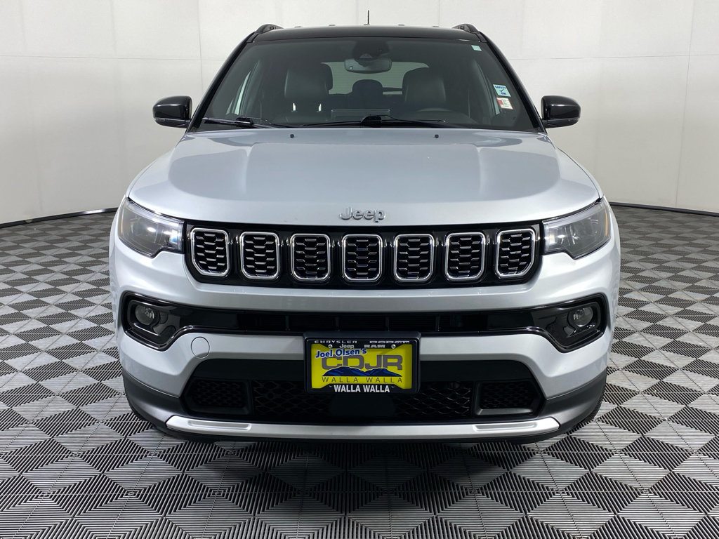 Used 2025 Jeep Compass Limited AWD/4WD image 12