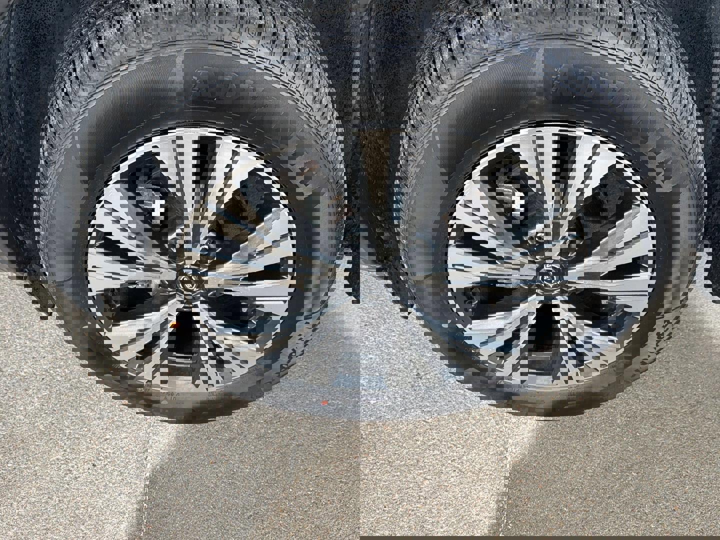 Used 2023 Nissan Rogue SV image 5