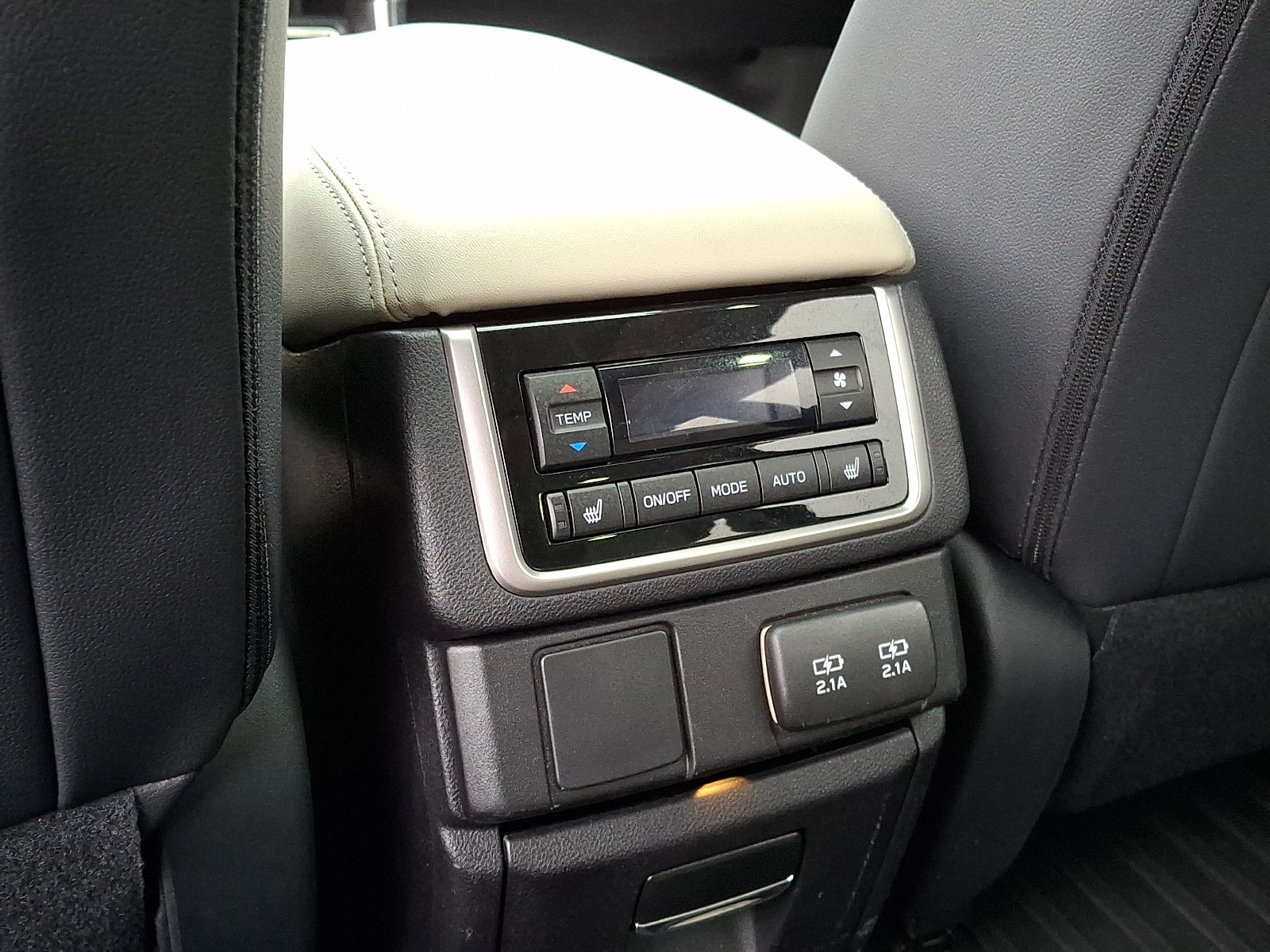 Used 2022 Subaru Ascent Limited w/ Technology Package AWD/4WD image 12