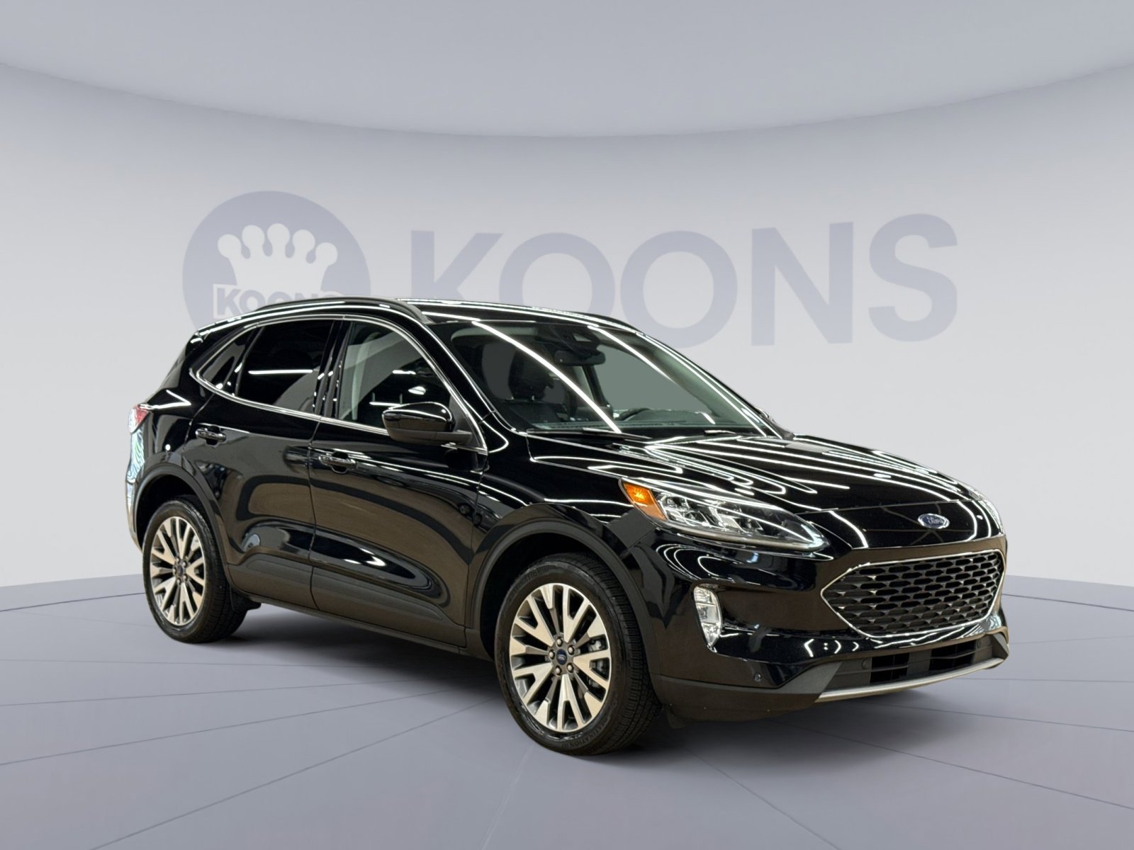 Used 2022 Ford Escape Titanium AWD/4WD image 2