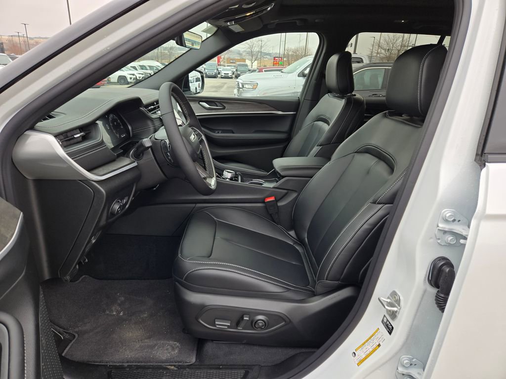 New 2025 Jeep Grand Cherokee Limited image 12