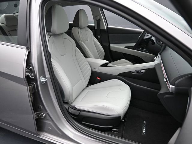 Used 2023 Hyundai Elantra Limited image 28