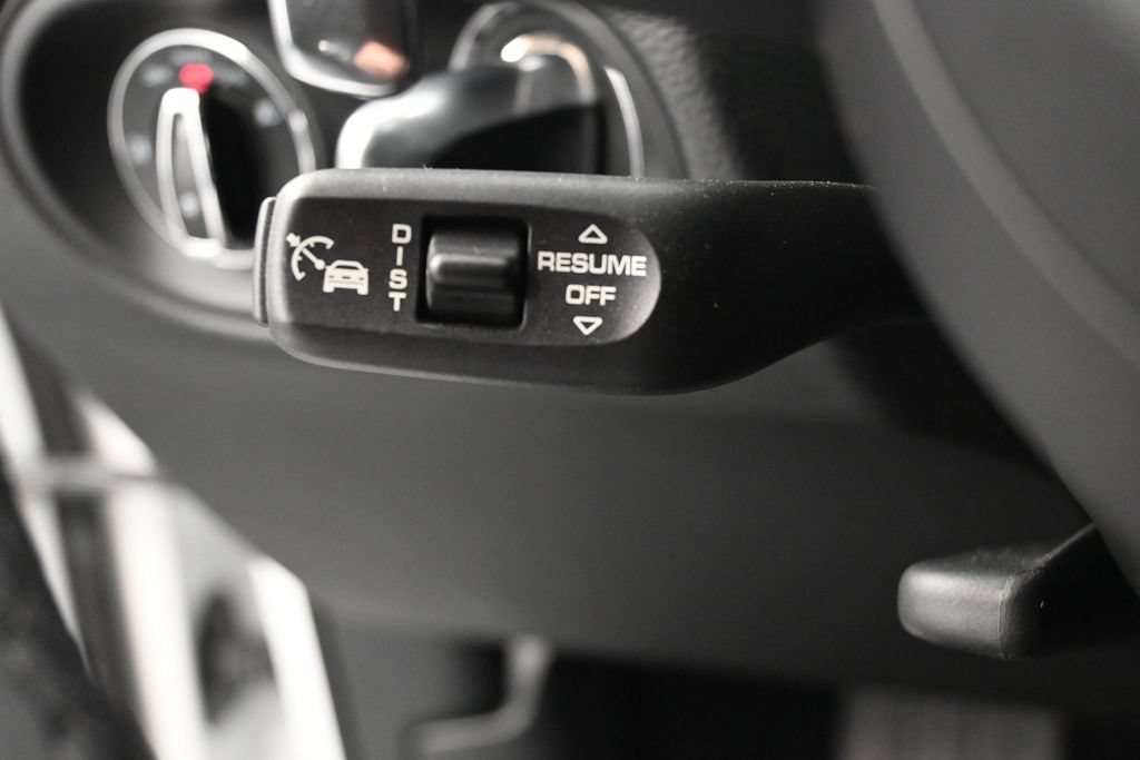 Certified 2025 Porsche Macan AWD/4WD image 13