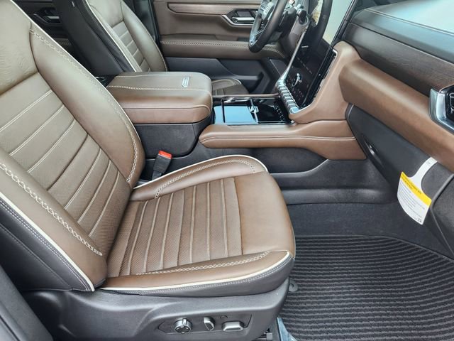 Used 2025 GMC Yukon Denali Ultimate image 11