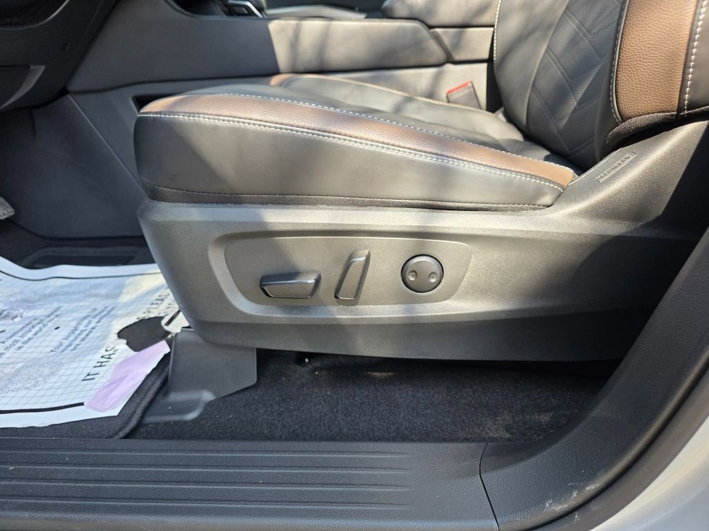 Used 2025 Nissan Pathfinder Platinum w/ Cargo Package image 20