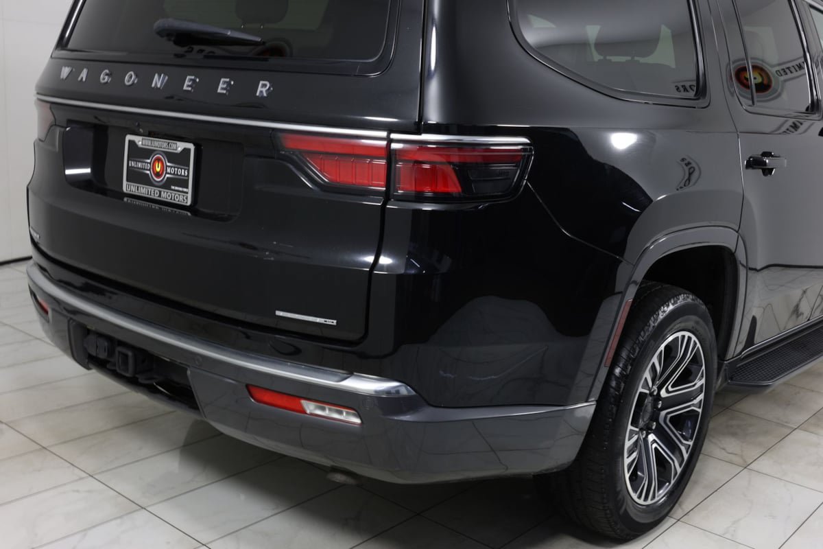 Used 2022 Jeep Wagoneer Series III AWD/4WD image 46