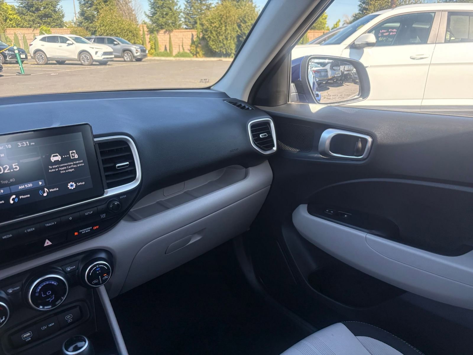 Used 2025 Hyundai Venue SEL image 35