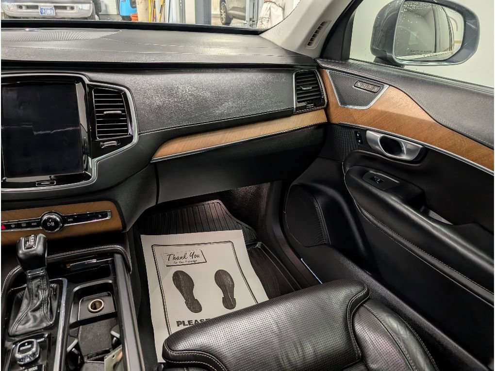 Used 2017 Volvo XC90 T6 Inscription w/ Vision Package image 13