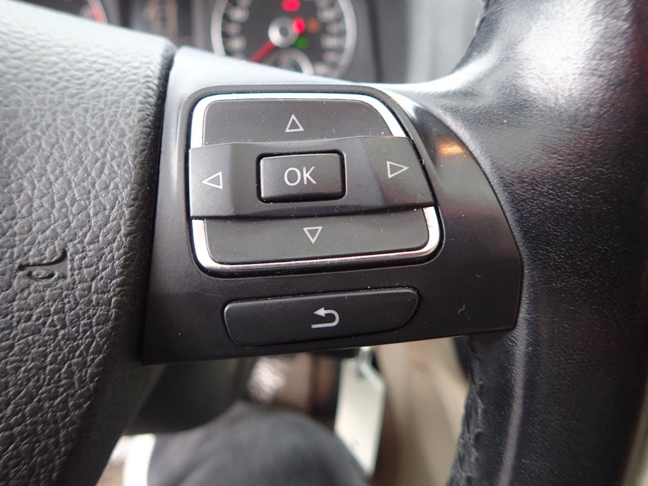 Used 2010 Volkswagen Eos Lux FWD image 22