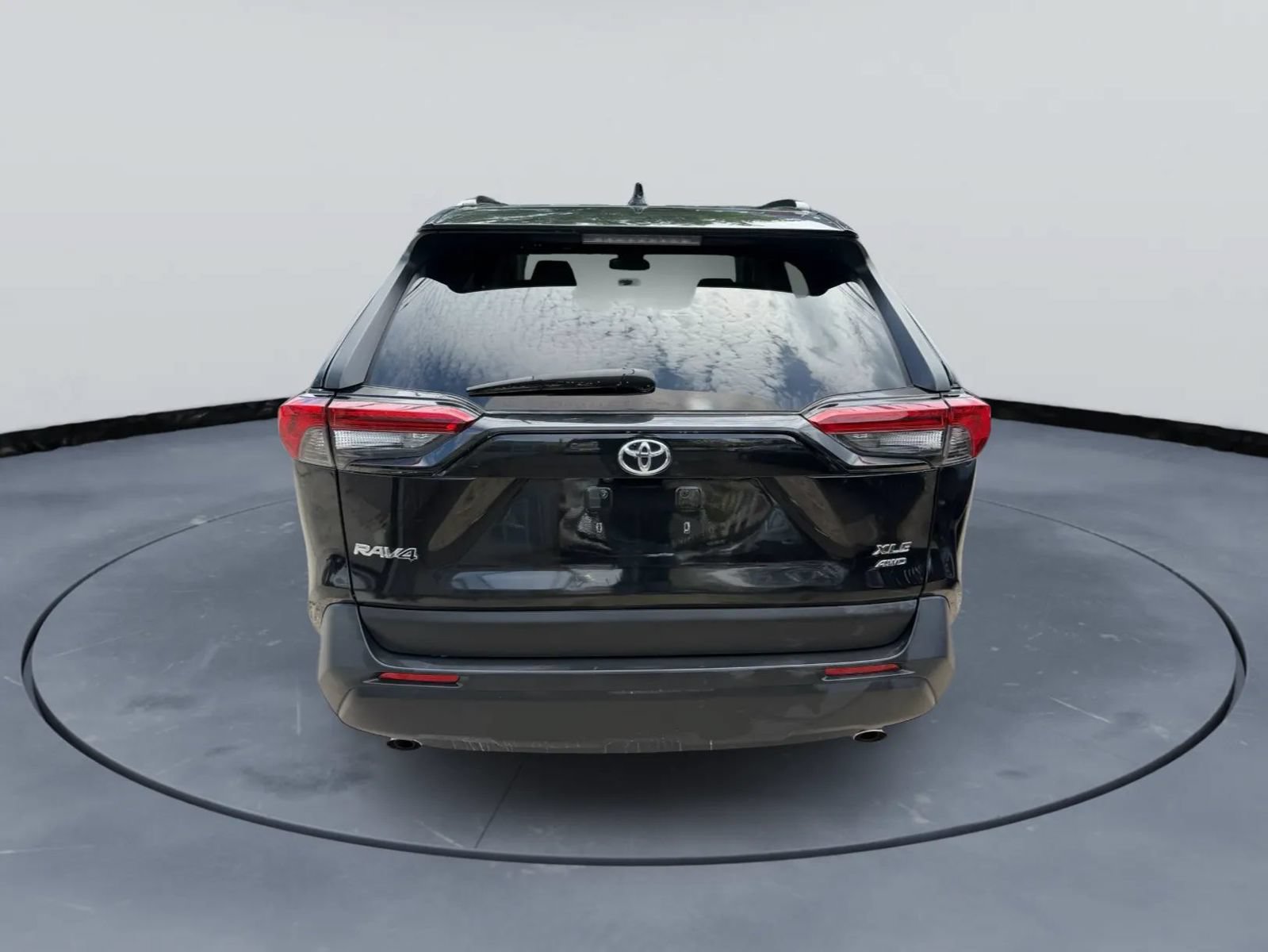 Used 2021 Toyota RAV4 XLE AWD/4WD image 5