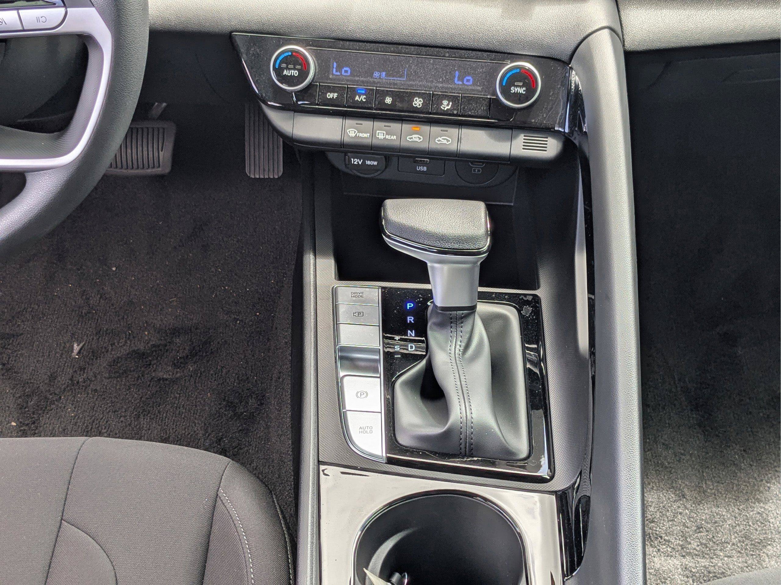 New 2025 Hyundai Elantra Hybrid FWD image 4