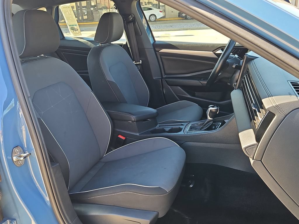 Used 2025 Volkswagen Jetta Sport FWD image 31