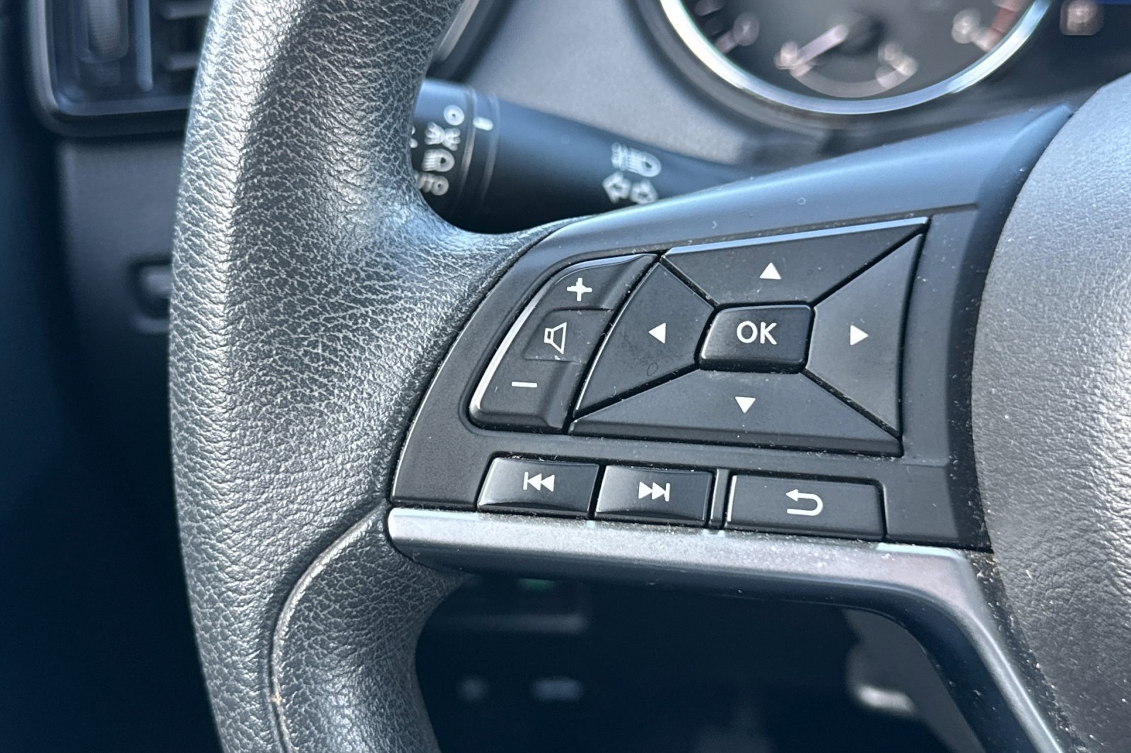 Used 2022 Nissan Rogue Sport S image 34