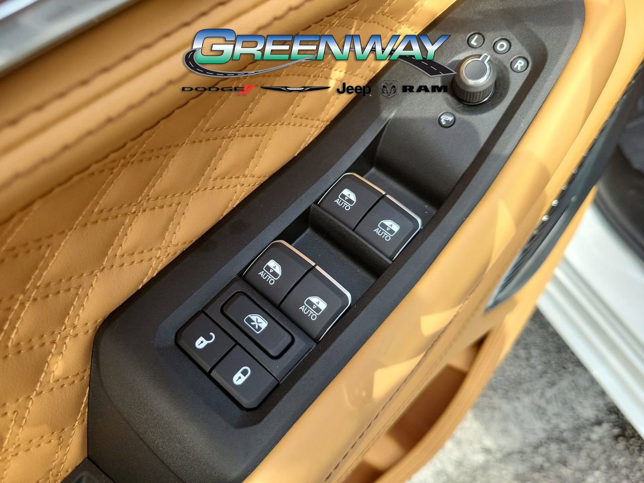 Used 2025 Jeep Grand Cherokee Summit image 17
