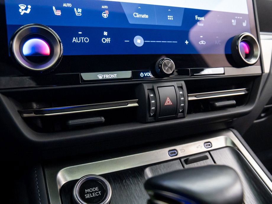 Used 2025 Lexus GX 550 w/ Cold Area Package AWD/4WD image 28