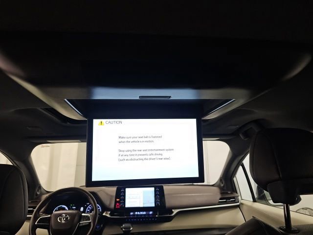 Certified 2022 Toyota Sienna Platinum FWD image 32