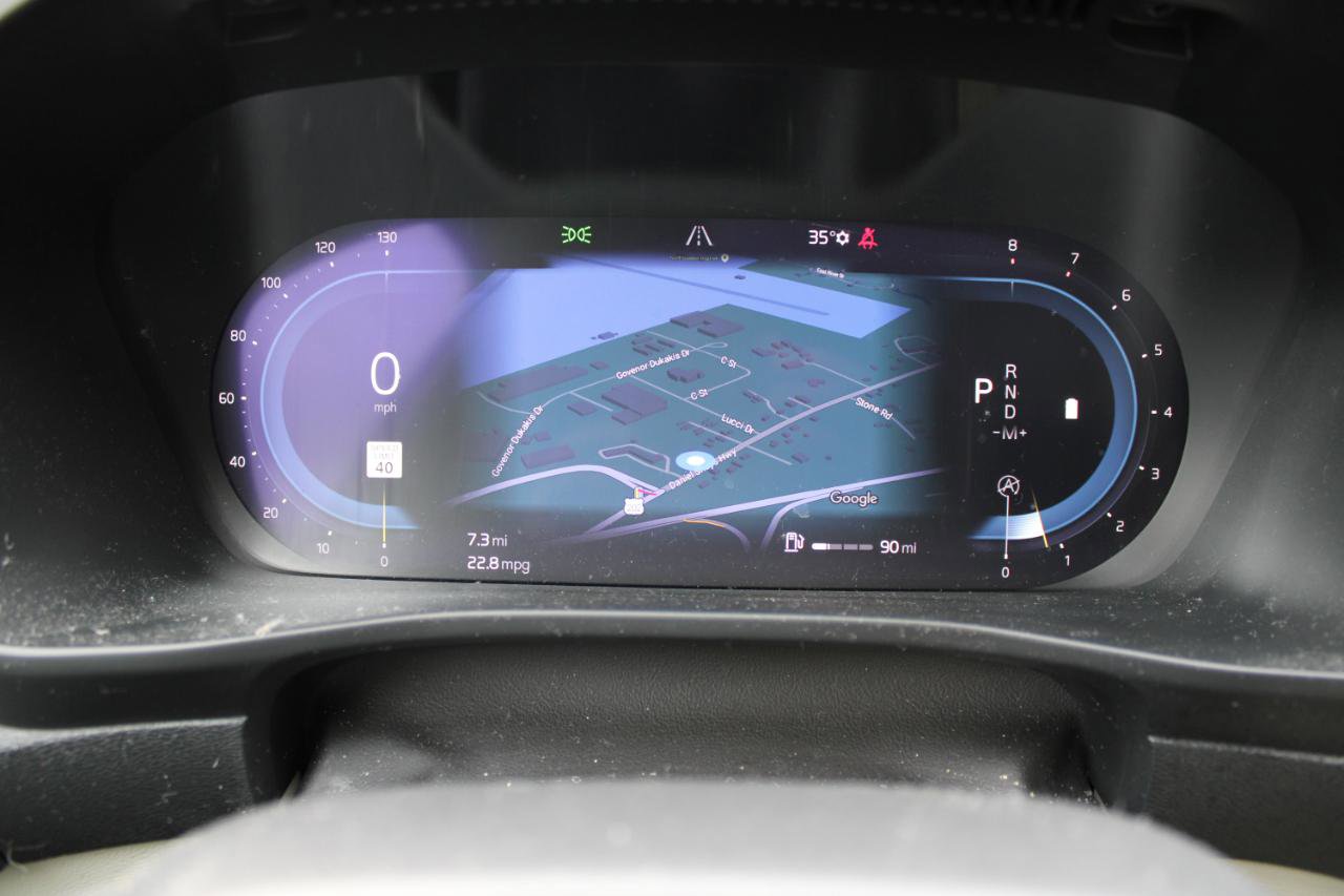 Used 2023 Volvo XC40 B5 Plus image 14