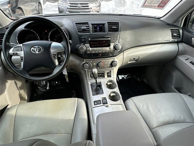 Used 2011 Toyota Highlander SE image 16
