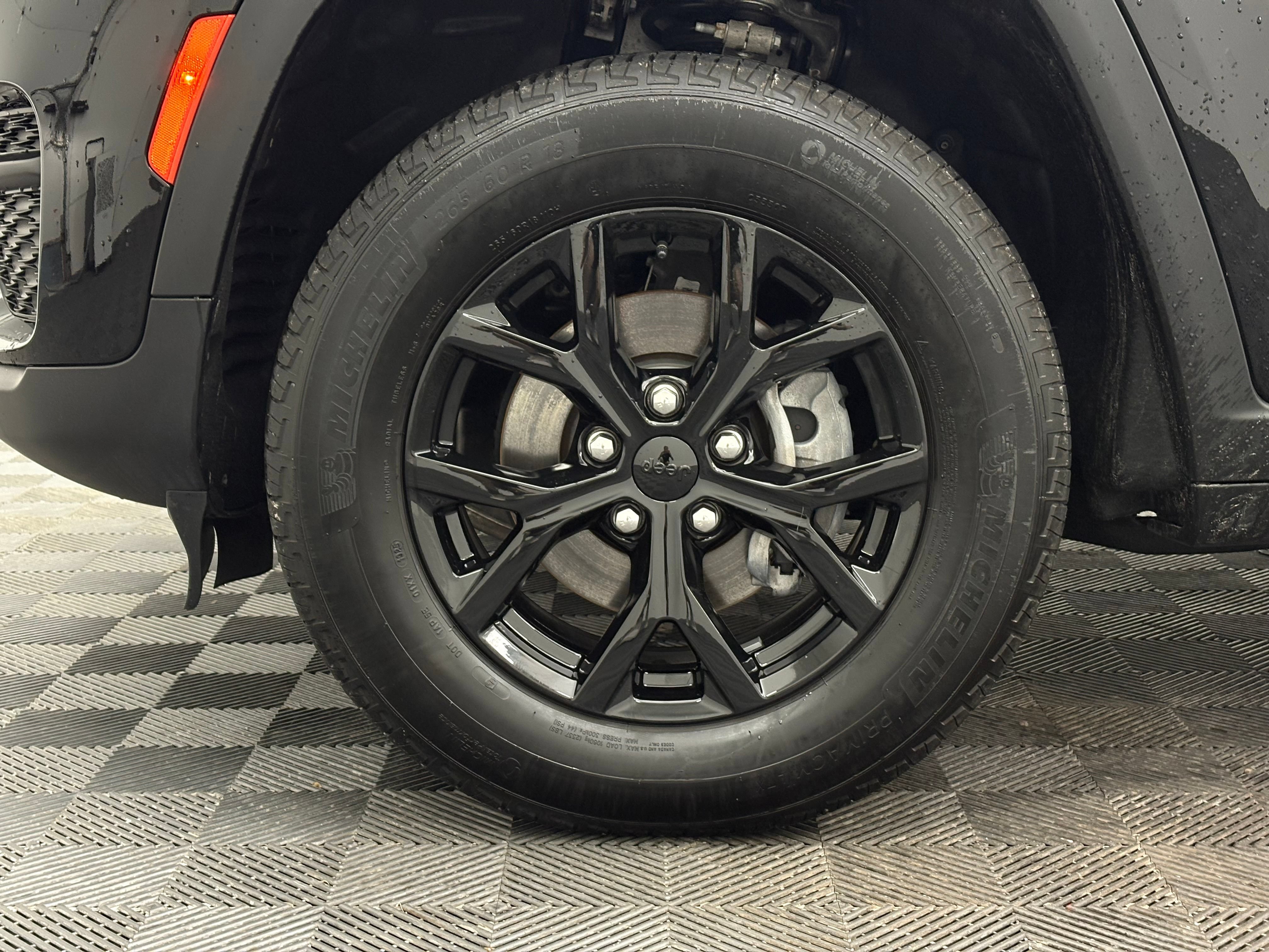 Used 2025 Jeep Grand Cherokee Altitude AWD/4WD image 15