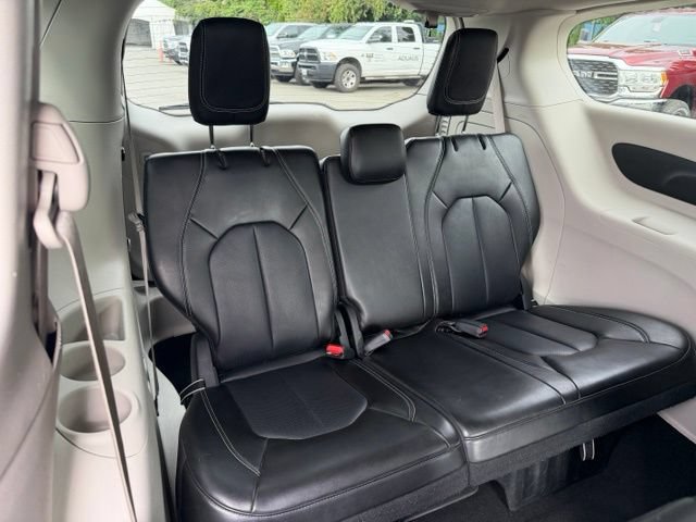 Used 2024 Chrysler Pacifica Limited FWD image 13