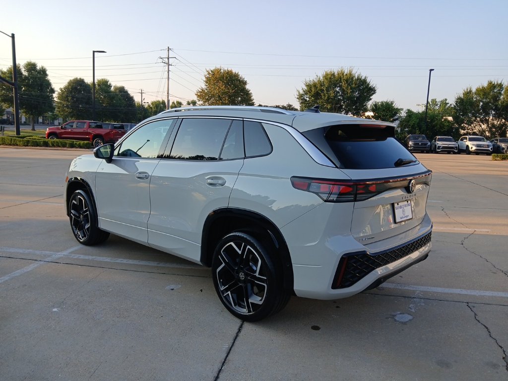 New 2026 Volkswagen Tiguan SEL R-Line AWD/4WD image 5