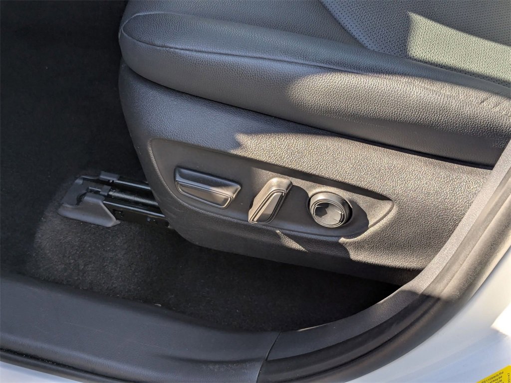 Used 2025 Toyota Grand Highlander FWD image 16