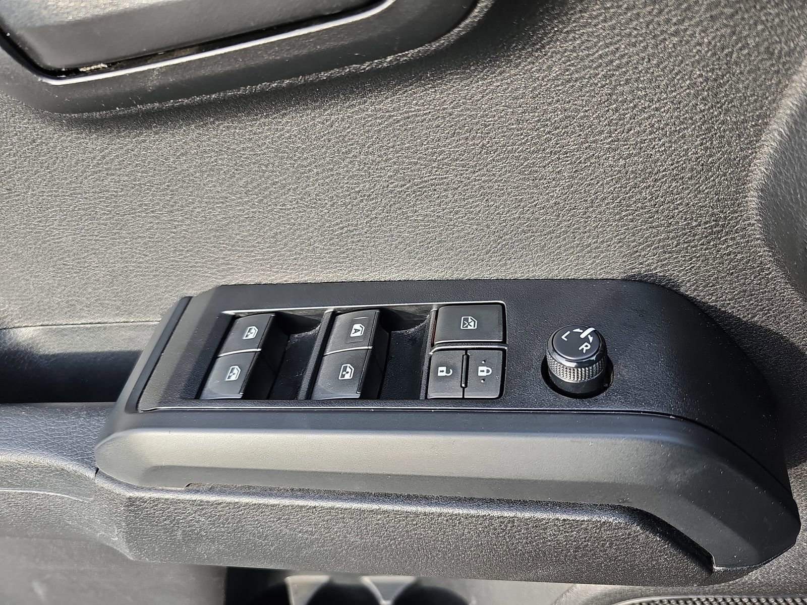 Used 2022 Toyota Tacoma SR w/ SR Convenience Package image 30