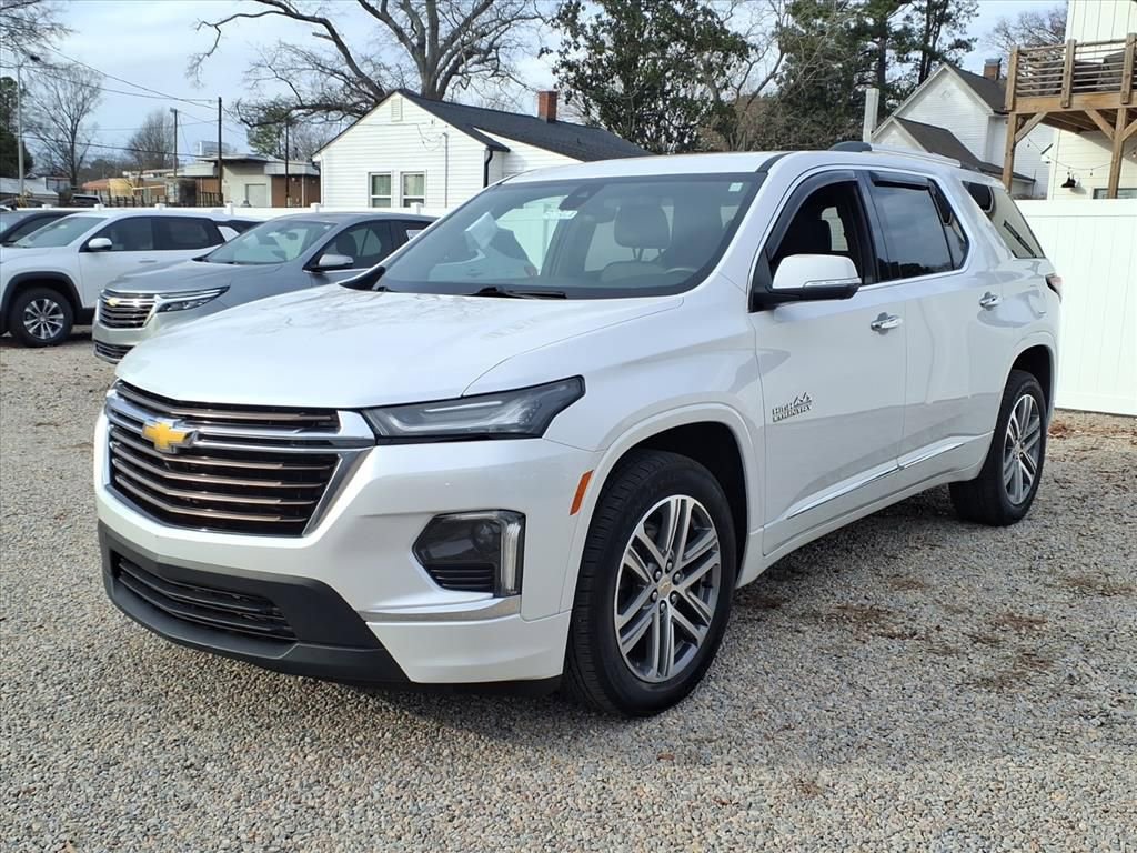 Used 2023 Chevrolet Traverse High Country image 3