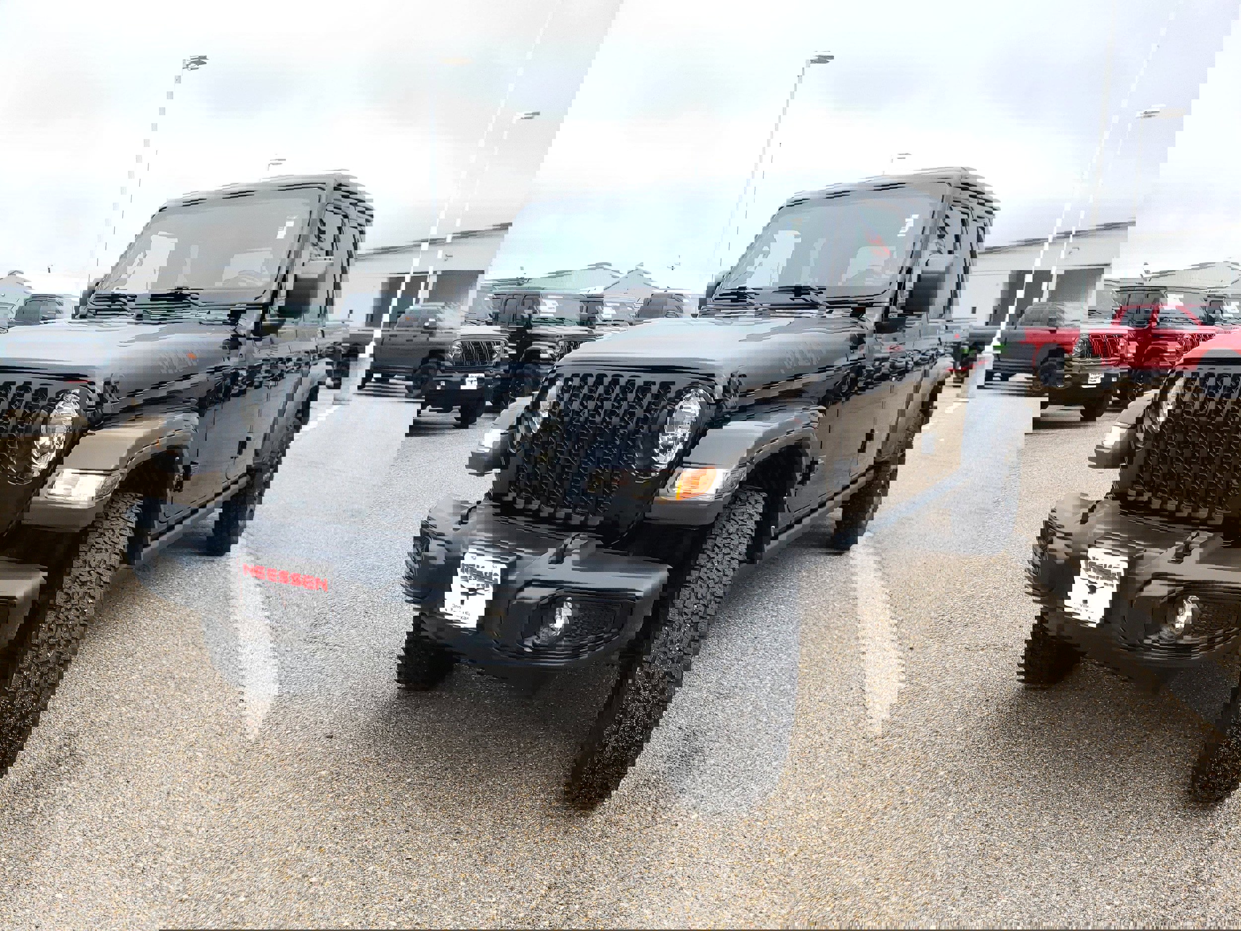 Used 2021 Jeep Gladiator Sport image 4