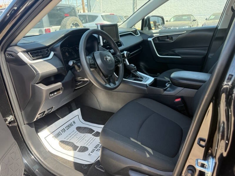 Used 2025 Toyota RAV4 LE FWD image 21