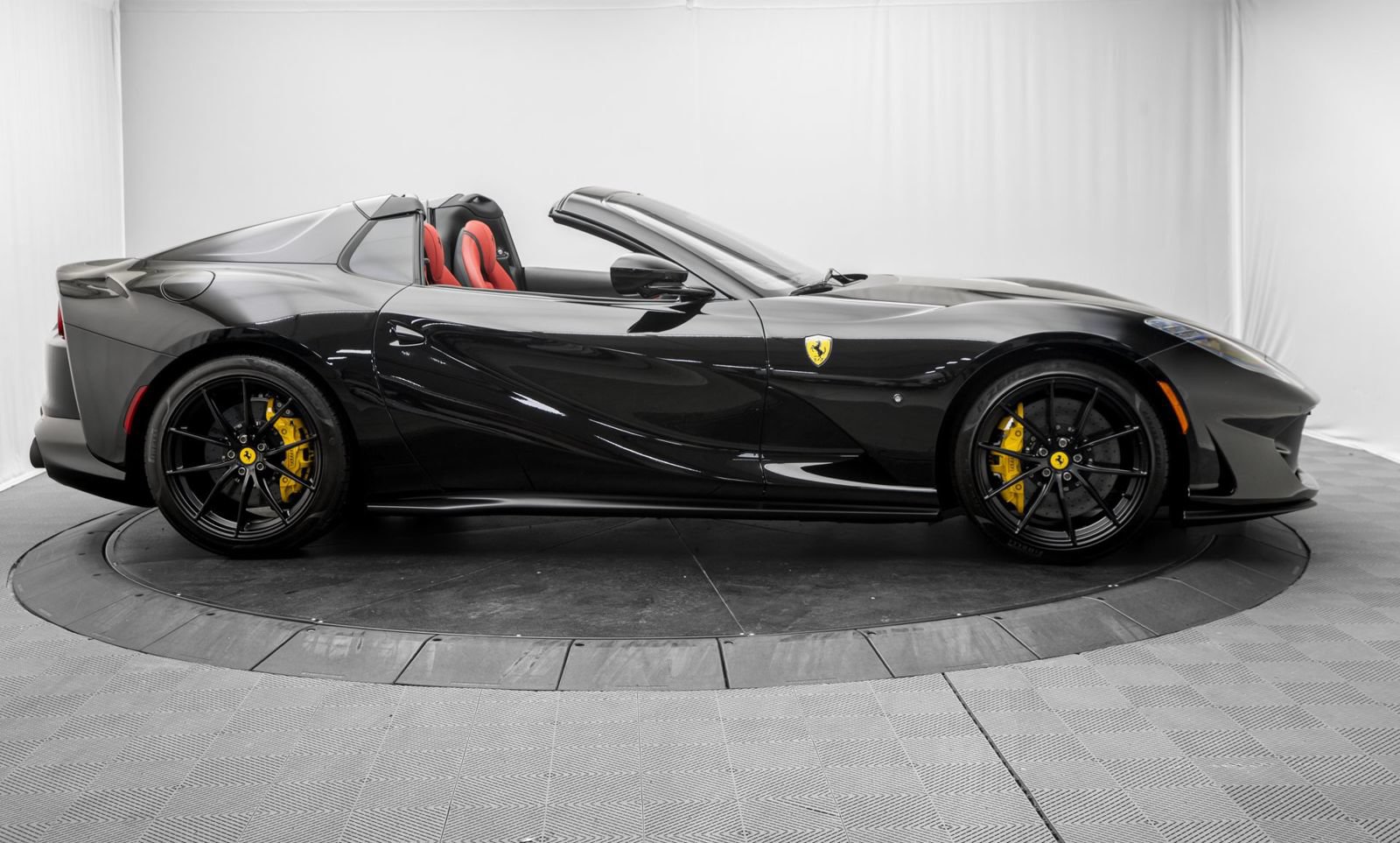 Used 2022 Ferrari 812 GTS RWD image 8