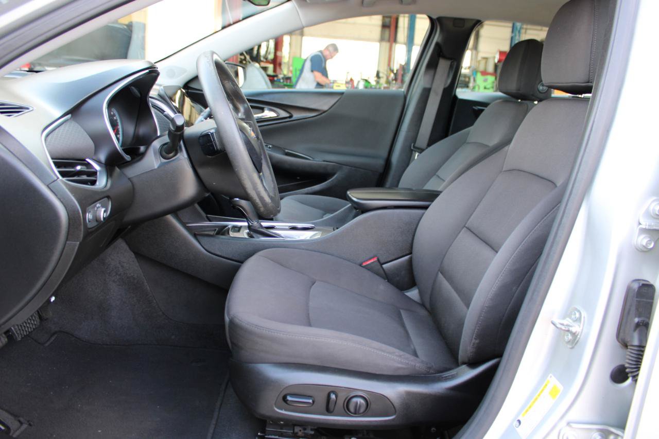 Used 2020 Chevrolet Malibu LT FWD image 17