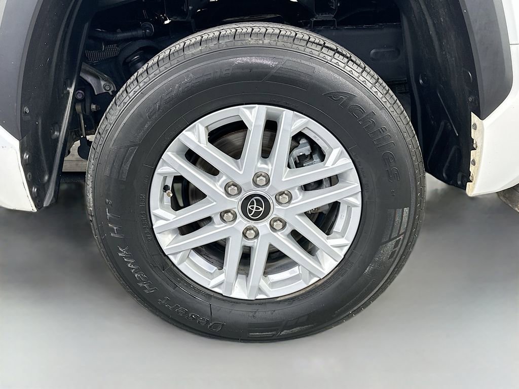 Used 2022 Toyota Tundra SR5 w/ SR5 Convenience Package RWD image 32