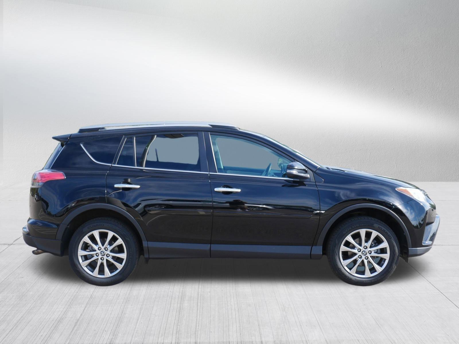 Used 2018 Toyota RAV4 Limited image 8