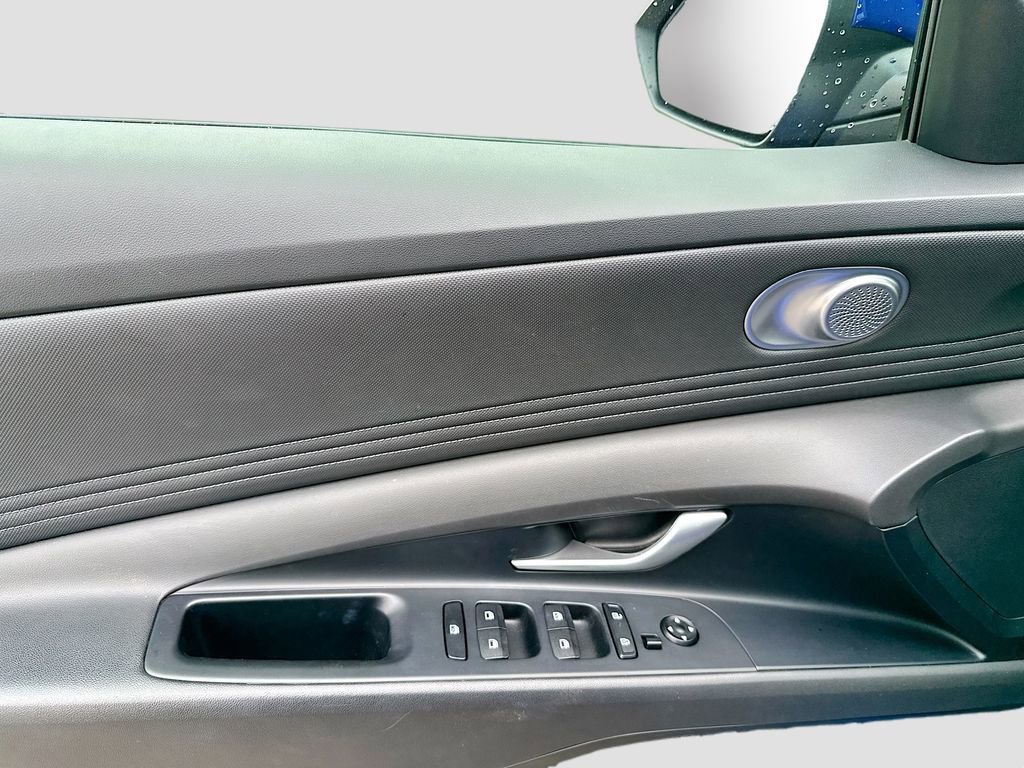 Used 2024 Hyundai Elantra Limited image 9