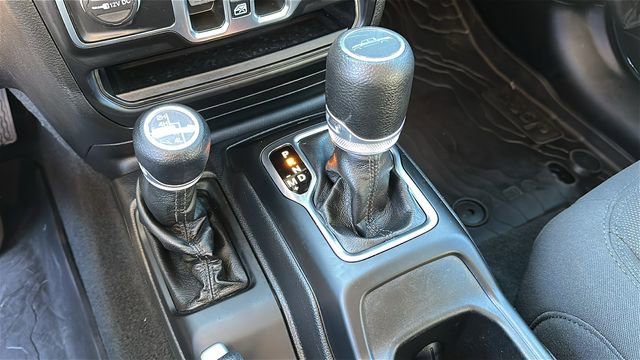 Used 2022 Jeep Gladiator Willys image 17