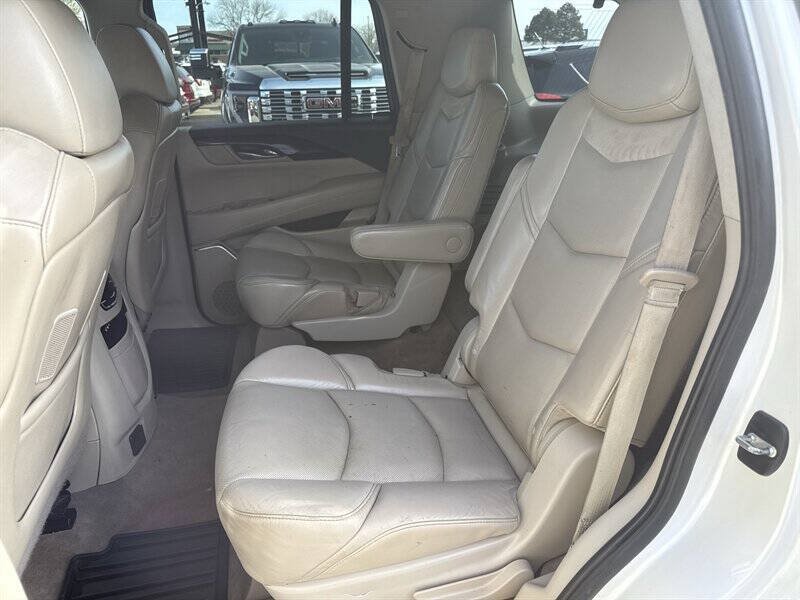 Used 2015 Cadillac Escalade Premium AWD/4WD image 16