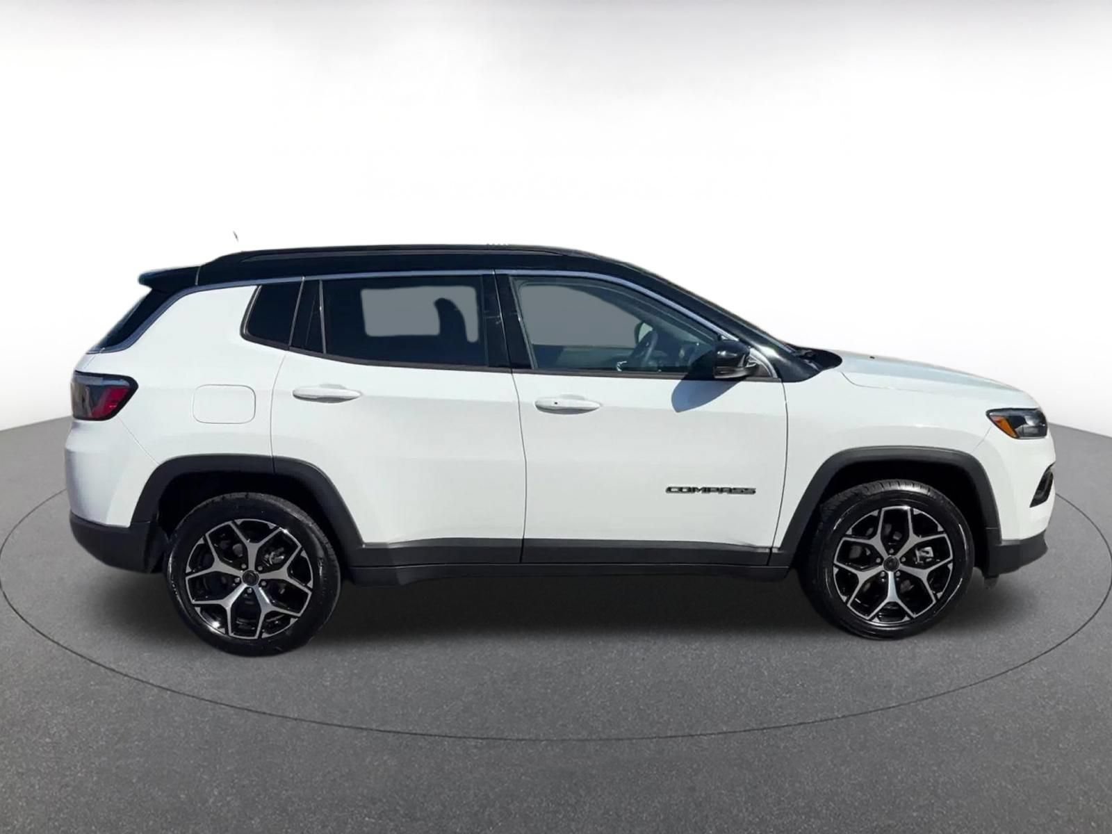 Used 2025 Jeep Compass Limited AWD/4WD image 16